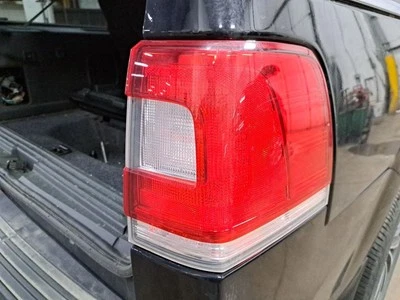 Lámpara trasera lateral para pasajero Rh 2016 Navigator Sku#4073626 Foto 1 de 4