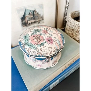 Toyo Trumpet Tapestry Flora Pottery Trinket Box - Picture 1 of 10
