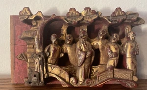 Antico pannello cinese in legno intagliato bassorilievo dorato (1) - Foto 1 di 9