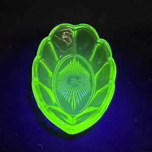 Green Depression Uranium Vaseline Glass Dessert Bowl Sundae dish - Picture 1 of 7