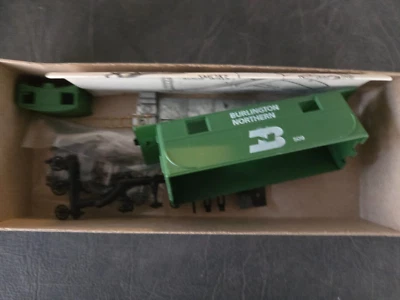Roundhouse HO Burlington Northern Caboose #905 - Image 1 of 2