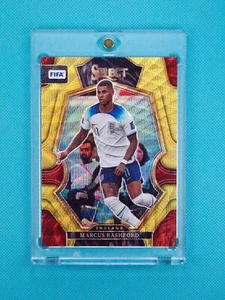 Panini Select FIFA 2022-23 Marcus Rashford /10 Gold Wave Prizm - Foto 1 di 2
