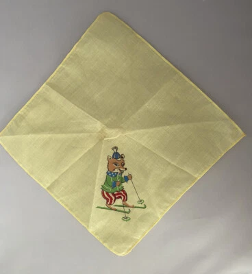 Lenço Vintage Infantil Amarelo Estampado Circo Marrom Raposa em Esquis Verdes - Imagem 1 de 3