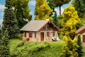 HO Scale Buildings - 131314 - Small chalet - Kit - Picture 1 of 3