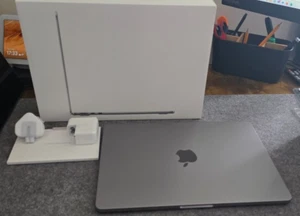 Apple MacBook Air M3 (2024) | 16GB RAM | 256GB SSD | Space Grey - Photo 1/14