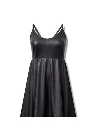 Vestido negro torrido sin mangas con bolsillos Foto 1 de 4