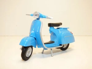 Scooter Piaggio VESPA 150CC bleu 1970 1/18 - Picture 1 of 1