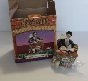 ๐ 2001 Warner Bros Harry Potter Sculpted Covered Box Cauldron & Owl Desk Enesco - Picture 1 of 7
