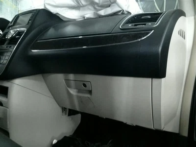 TOWN COUN 2012 Glove Box 103959025 - Image 1 of 4