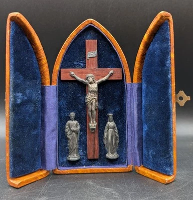 Antiguo tríptico de viaje encuadernado en cuero crucifijo Madonna Joseph, terciopelo azul COMO ESTÁ Foto 1 de 4
