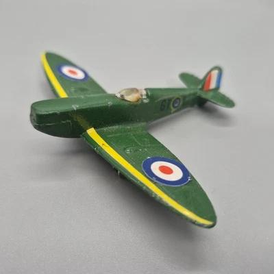 Avión de juguete de combate vintage Die Cast Green “Spitfire” Mk IX RAF SEGUNDA GUERRA MUNDIAL Foto 1 de 4