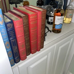 Lot of 7 Leather Books Display DECOR ANTIQUE VTG - Imagen 1 de 7