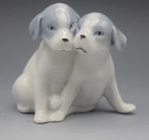 ANTIKE PFEFFER GOTHA GERMANY PORZELLAN ZWEI LABOR WELPEN FIGUR SIGNIERT - Bild 1 von 6