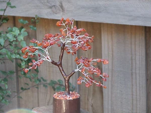 Árbol grande de piedras preciosas de cristal cornalina - 240 mm de altura - base de madera, astillas de cristal - Imagen 1 de 6