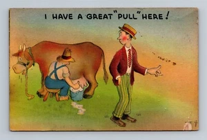 I Have a Great Pull Here - Ordeño de vacas - Humor cómico Vintage Postal DB - Imagen 1 de 2