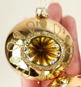 1 VINTAGE GOLD GLASS INDENT REFLECTOR GLASS CHRISTMAS ORNAMENT ~2.5" - Imagen 1 de 10