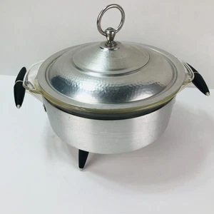 Casseruola vintage Fire King Sputnik Atomic alluminio martellato porta piatto vetro MCM - Foto 1 di 16