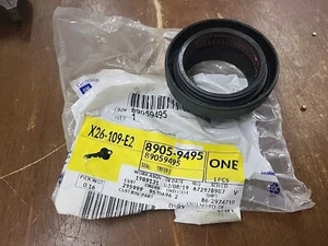 Genuine OEM GM 2003-14 GMC Yukon XL Transfer Case Output Shaft Seal 89059495 - Picture 1 of 3