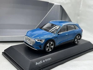 ๐บ๐ฆ 1:43 Audi E-tron 1/43 Blue SUV Etron Schuco Spark CKRACK ON PLASTICK BOX - Picture 1 of 9