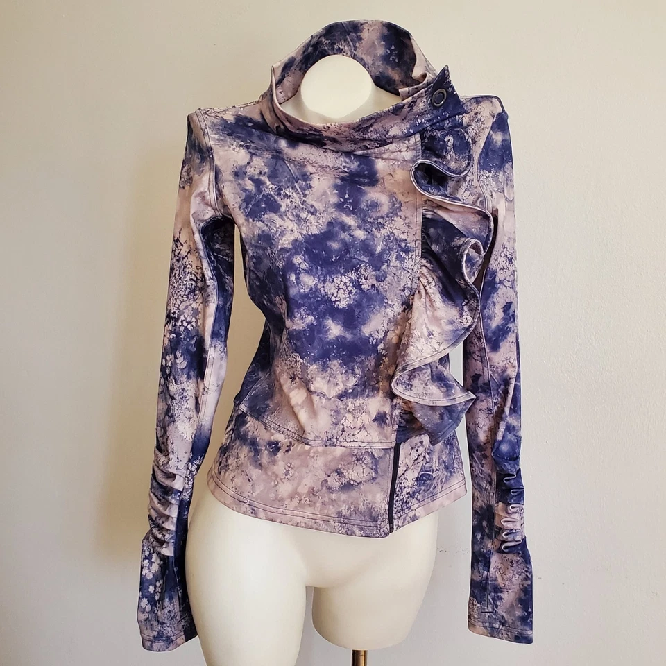 Chaqueta activa Karma Athletics San Suu cremallera completa agujero para el pulgar púrpura tie dye con volantes Foto 1 de 4