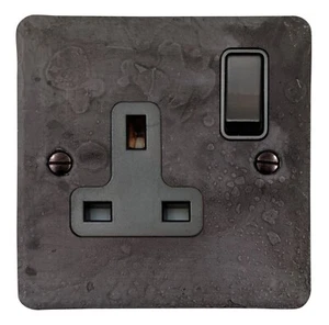 G&H FRP9B Flat Plate Rustic Pewter 1 Gang Single 13A Switched Plug Socket - Imagen 1 de 1