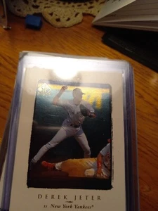 1998 SP Authentic DEREK JETER Baseball Card  HOF #145 Sweet Mt+ FREE SHIPPING!! - Picture 1 of 6