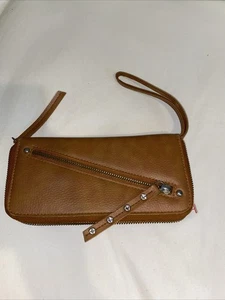 Cartera Free People Marrón Envejecida Vegana Muñequera Correa Cremallera Cierre Bolso sin asas Pre-o - Imagen 1 de 6