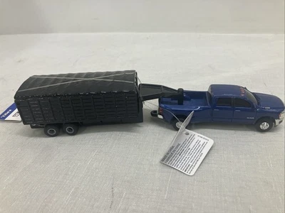Camión Dodge Ram 2500 2020 doble trabajo pesado 1/64 Ertl azul con remolque Foto 1 de 4