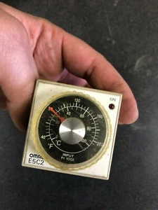 OMRON E5C2-R20P Temperature Controller - Picture 1 of 3