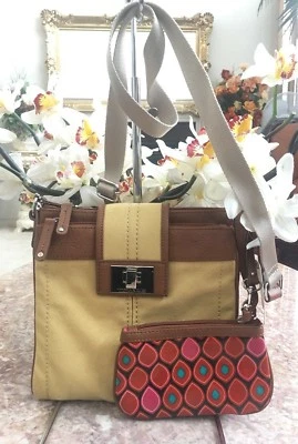 Bandolera organizadora Tignanello de lona amarilla pálida doble cremallera + muñeca nueva con etiquetas $149 Foto 1 de 4