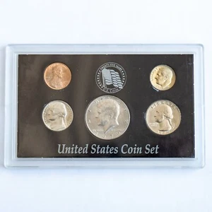 1979 - US Mint Set in Acrylic Case - Circulated  Twenty Five Years US Coins - Picture 1 of 4