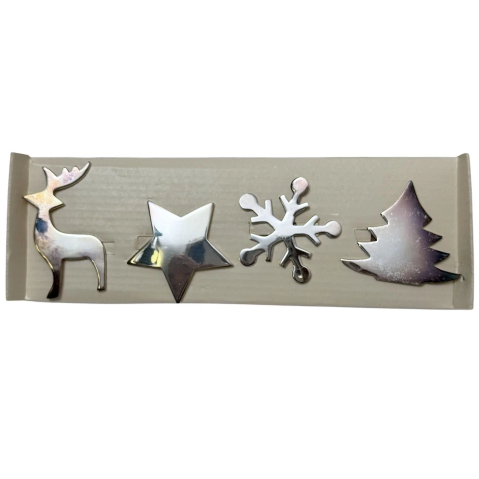 Juego de 4 servilletas navideñas PIER 1 IMPORTS con motivos navideños plateados Foto 1 de 4