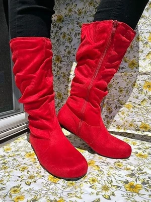 Nuevas botas planas rojas punta redonda holgadas para mujer causales media pantorrilla cremallera imitación gamuza Foto 1 de 3