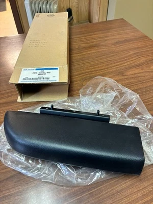 Подлокотник для двери водителя Lincoln Town Car 03–05 годов выпуска - Изображение 1 из 2