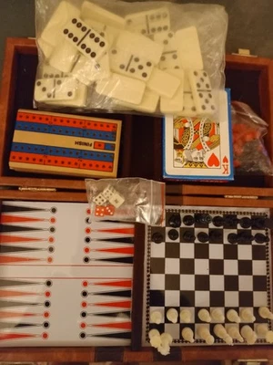 VINTAGE TRAVEL GAMES COMPENDIUM IN SUITCASE MAGNETIC CHESS CRIBBAGE BACKGAMMON + - Image 1 of 3