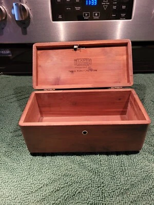 De colección. MINI COFRE DE CEDRO CARRIL (SIN LLAVE) AÑOS 60 Foto 1 de 4