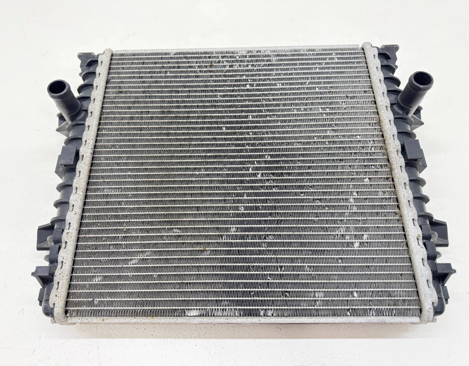 Radiador secundario auxiliar izquierdo AUDI Q7 2010-2015 3,0 L 7L8121212 OEM Foto 1 de 4