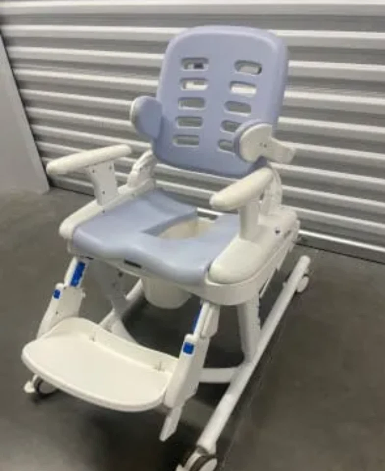 Silla de baño Rifton para niños. Modelo Z120. Hecho en Estados Unidos  Foto 1 de 2
