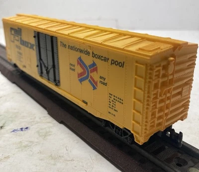 TYCO HO SCALE 50 FT RAIL BOX BOX CAR RBOX 10000 YELLOW WITH WEIGHT - Image 1 of 4