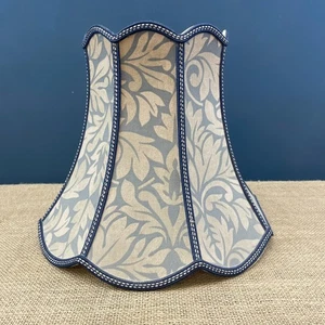 VINTAGE TRADITIONAL BLUE & CREAM DAMASK STYLE SCALLOP BELL LAMP LIGHT SHADE - Picture 1 of 9