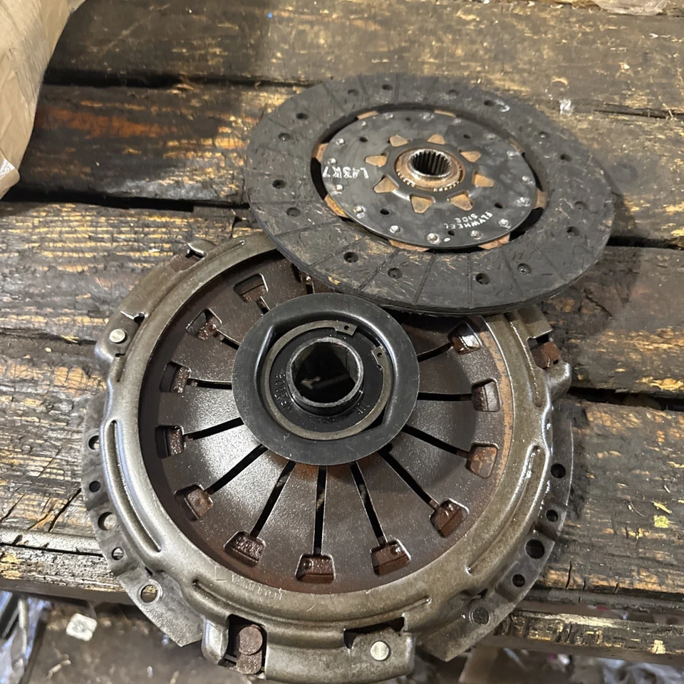 RANGE ROVER P38 2.5 Manual Clutch Set Not Many Miles - Image 1 of 4