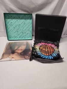 Rihanna A Girl Like Me Rih-Issue Sea Glass Translucent Vinyl 2LP T-Shirt Small - Picture 1 of 8
