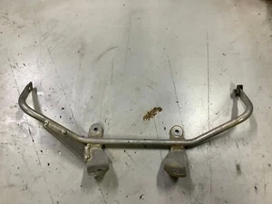 2009 09 KAWASAKI KFX 450R KFX450R LOWER RADIATOR MOUNT BRACKET - Bild 1 von 1