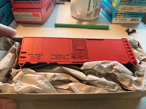 Accurail HO Kit 3282 40' Acero AAR Caja Coche M de W Naranja #MW3280 OB - Imagen 1 de 11