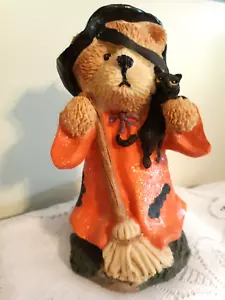 GREENBRIER HALLOWEEN POLYSTONE BEAR WITCH HOLDING A BLACK CAT & BROOM-5 1/4" T - Picture 1 of 7