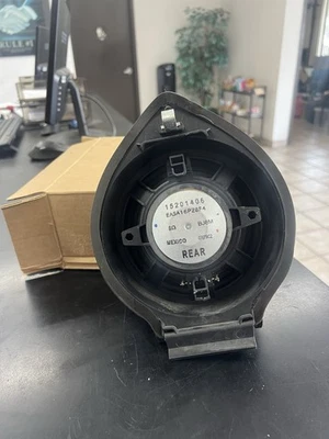 Cadillac Escalade Chevrolet GMC грузовик / внедорожник правая или левая задняя дверь динамик новый OEM - Изображение 1 из 3