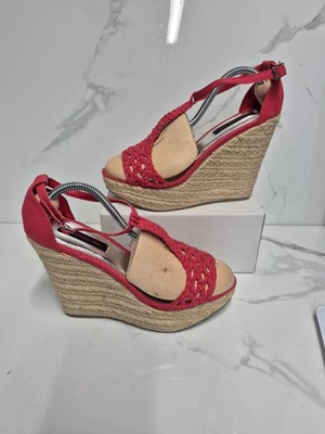Material Girl 10 Wedge Sandals High Heels Redish Strap Kitted. - Image 1 of 4