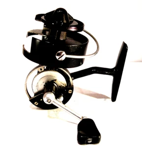 GARCIA MITCHELL CAP SPINNING REEL SHOWING INTERNAL COMPONENTS - Picture 1 of 11