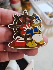 Walt Disney 2002 Donald Duck Sailor Cruise Line Pin / Cleaning Gold Ship Wheel - Picture 1 of 2