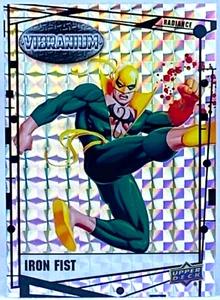 2015 UD Marvel Vibranium Radiance Refractor #29 Tarjeta Puño de Hierro 24/50 casi nuevo/m - Imagen 1 de 2